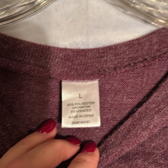 Large purple sweater with gorgeous design on sleeves and around the bottom - Picture 4 of 5